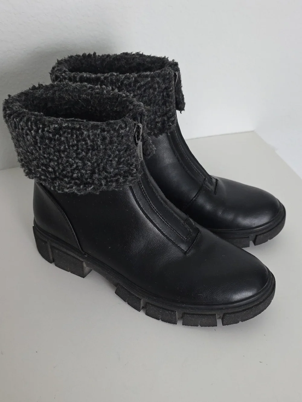 Blondo Leather Black Ankle Boots with Knit Cuff 8.5